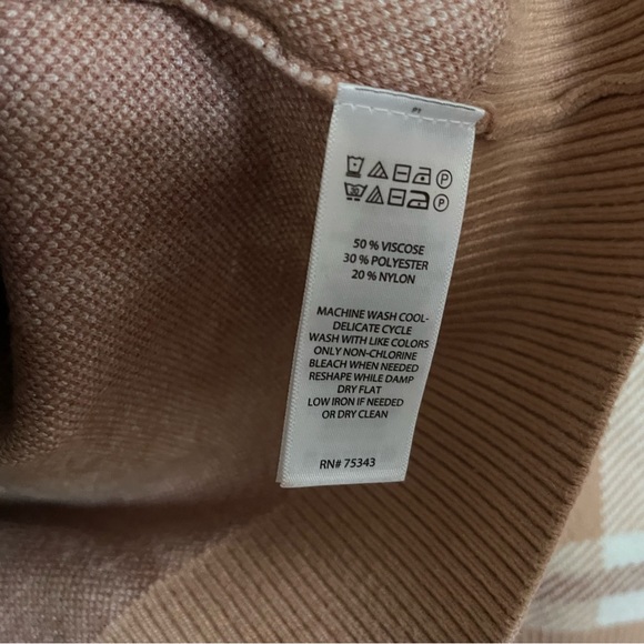 Max Studio plaid v-neck academia preppy sweater - Picture 3 of 5